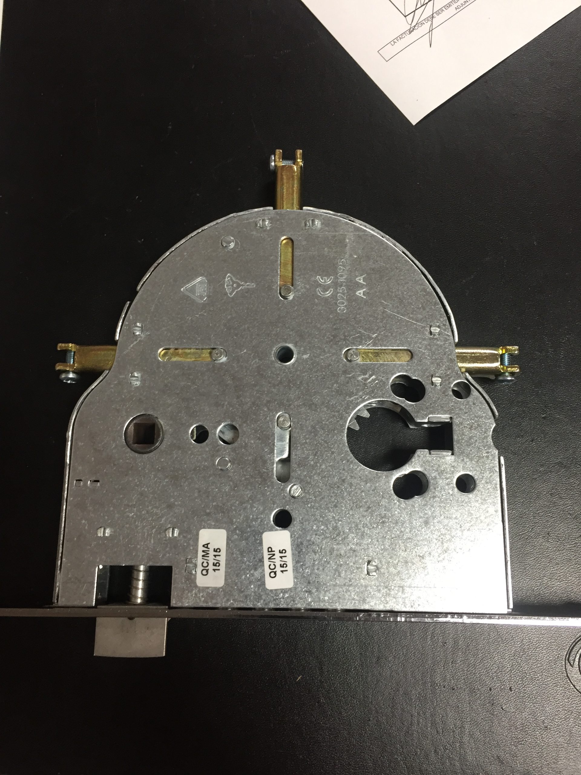 1 Cerradura-Puerta-de-Seguridad-Metálica