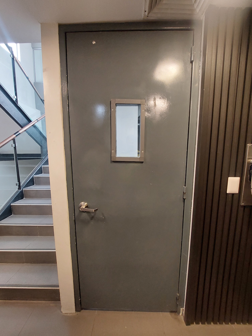 2 Puerta-de-Seguridad-metálica-blindada