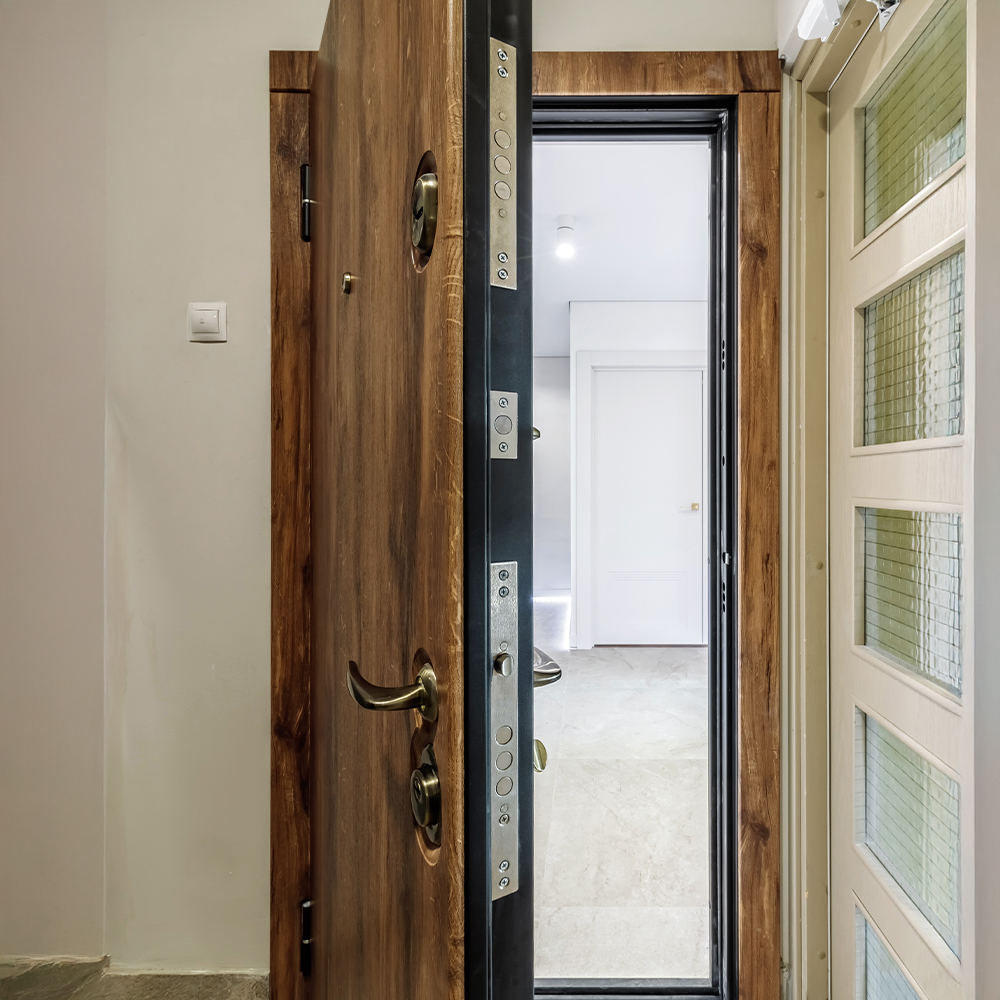 2 puerta-de-seguridad-metálica-blindada-con-enchape