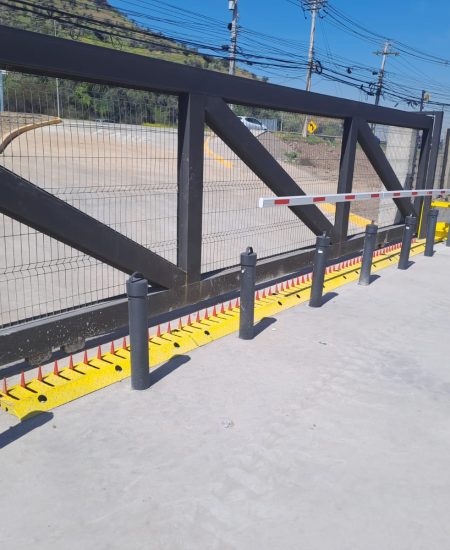 Bolardos-pilones-extraíbles-pincha-neumáticos-con-motor-barrera-control-vehicular